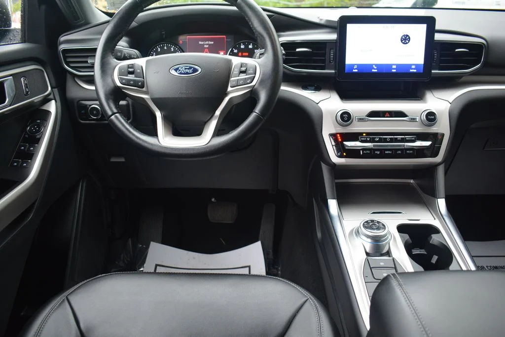 Used 2023 Ford Explorer - photo 2