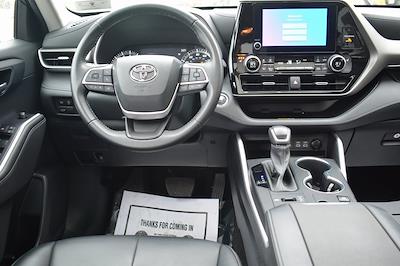 Used 2023 Toyota Highlander - photo 1