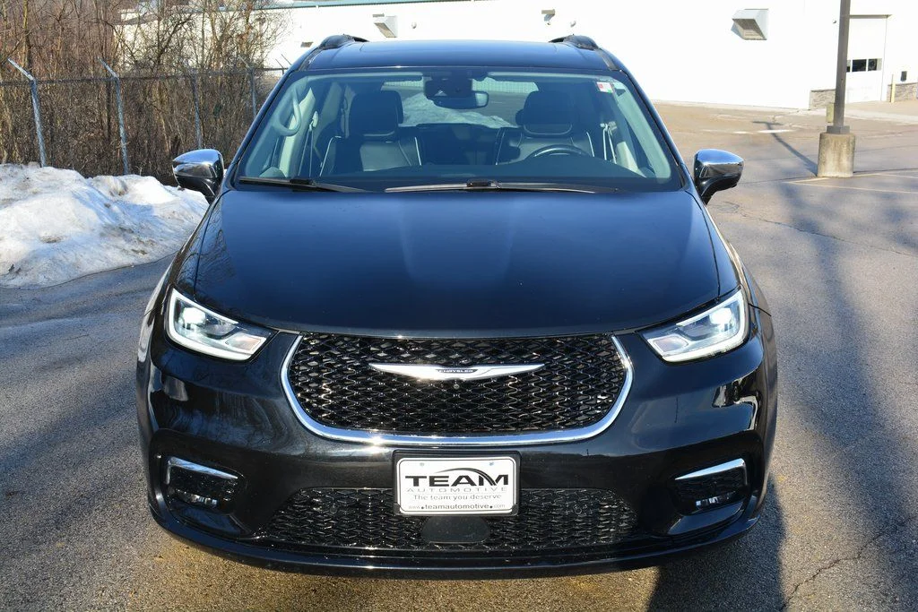 Used 2022 Chrysler Pacifica - photo 1
