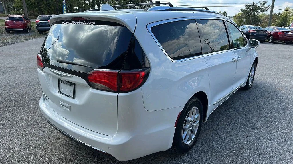Used 2020 Chrysler Pacifica - photo 2