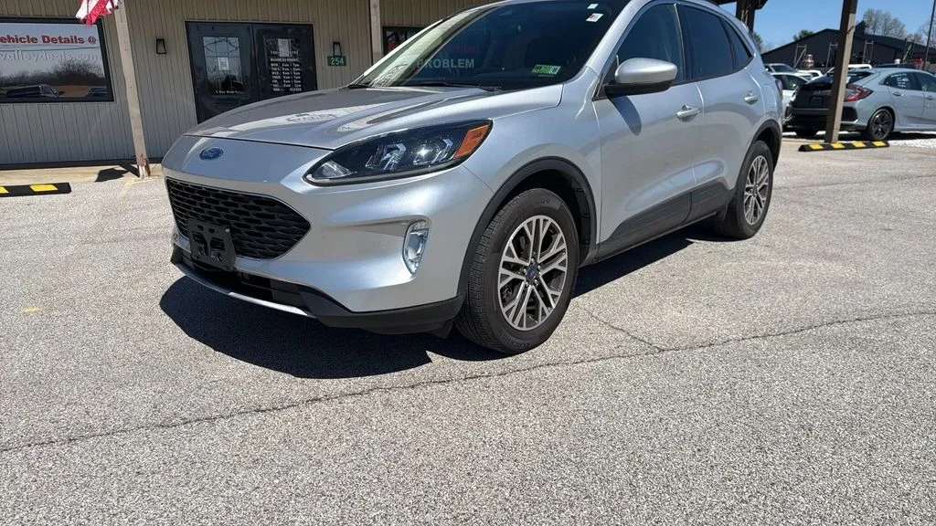 Used 2020 Ford Escape - photo 2