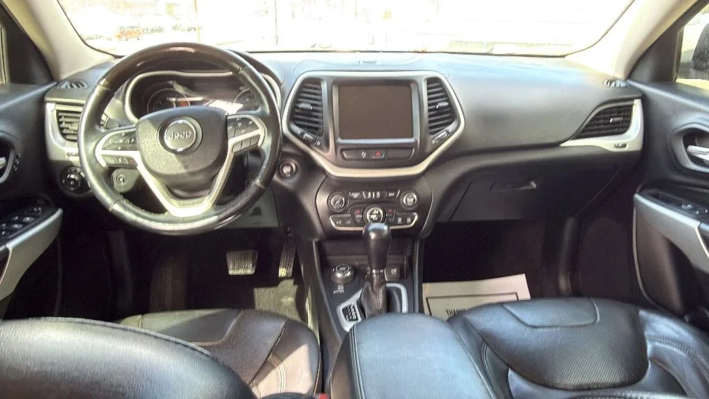 Used 2018 Jeep Cherokee - photo 1