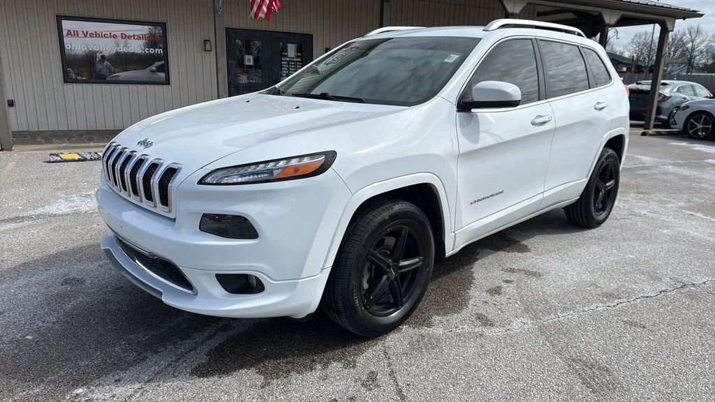 Used 2018 Jeep Cherokee - photo 2