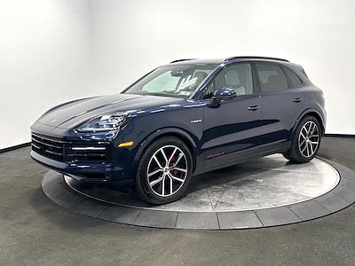Used 2025 Porsche Cayenne - photo 1