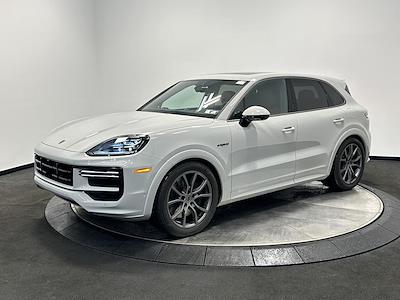Used 2025 Porsche Cayenne - photo 1