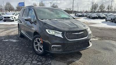 Used 2022 Chrysler Pacifica - photo 1