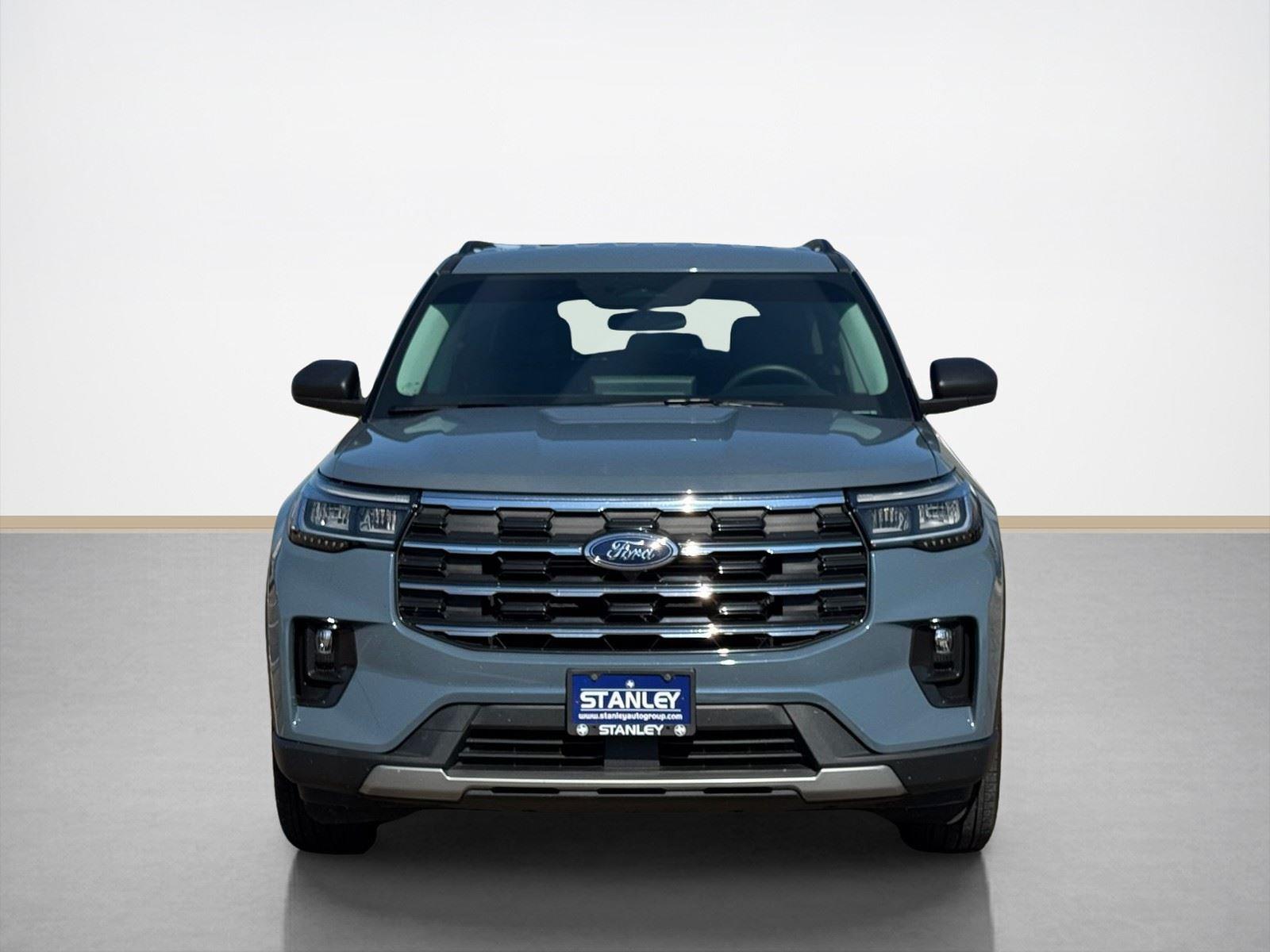 Used 2025 Ford Explorer - photo 1
