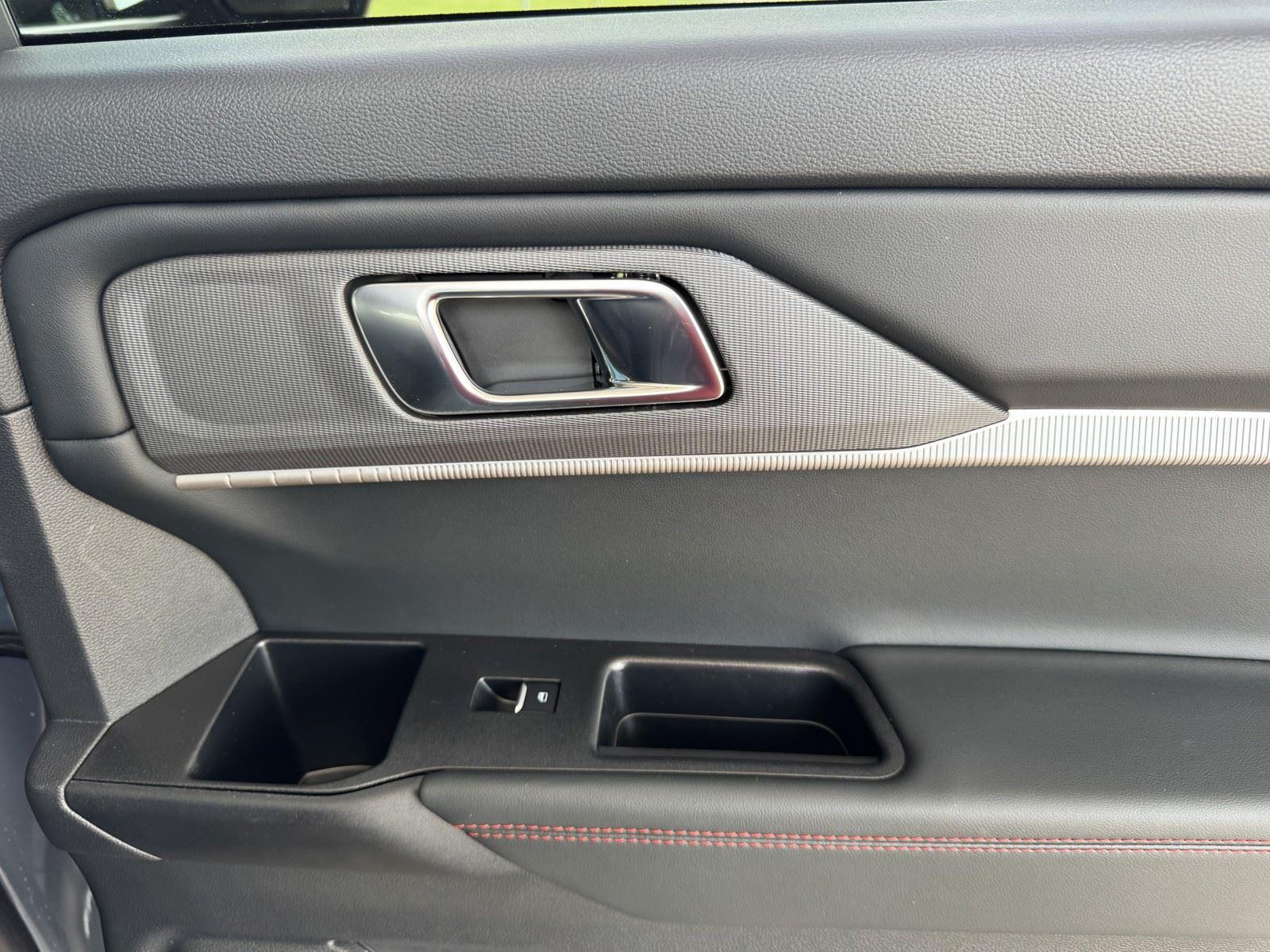 Used 2025 Ford Explorer - photo 32