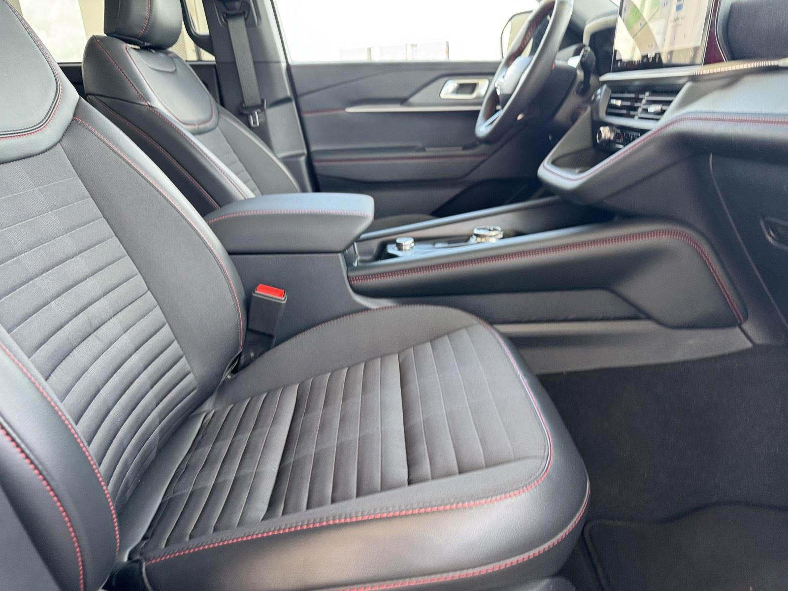 Used 2025 Ford Explorer - photo 36