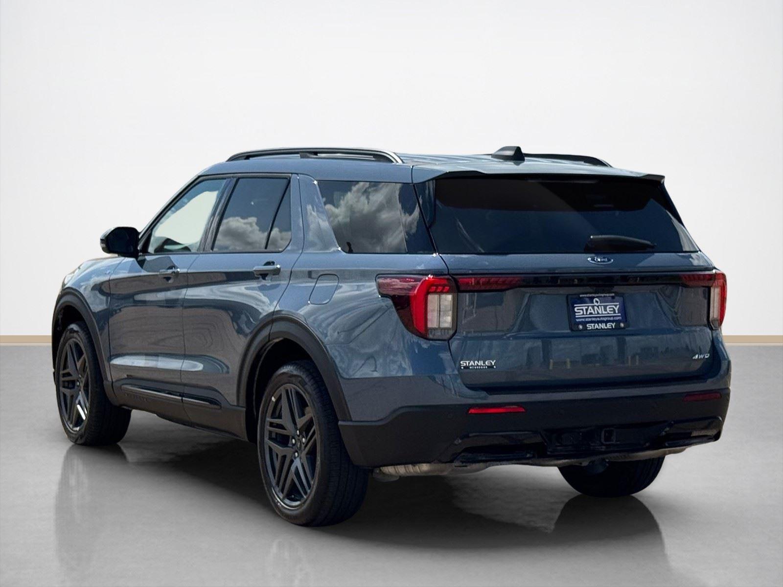 Used 2025 Ford Explorer - photo 8