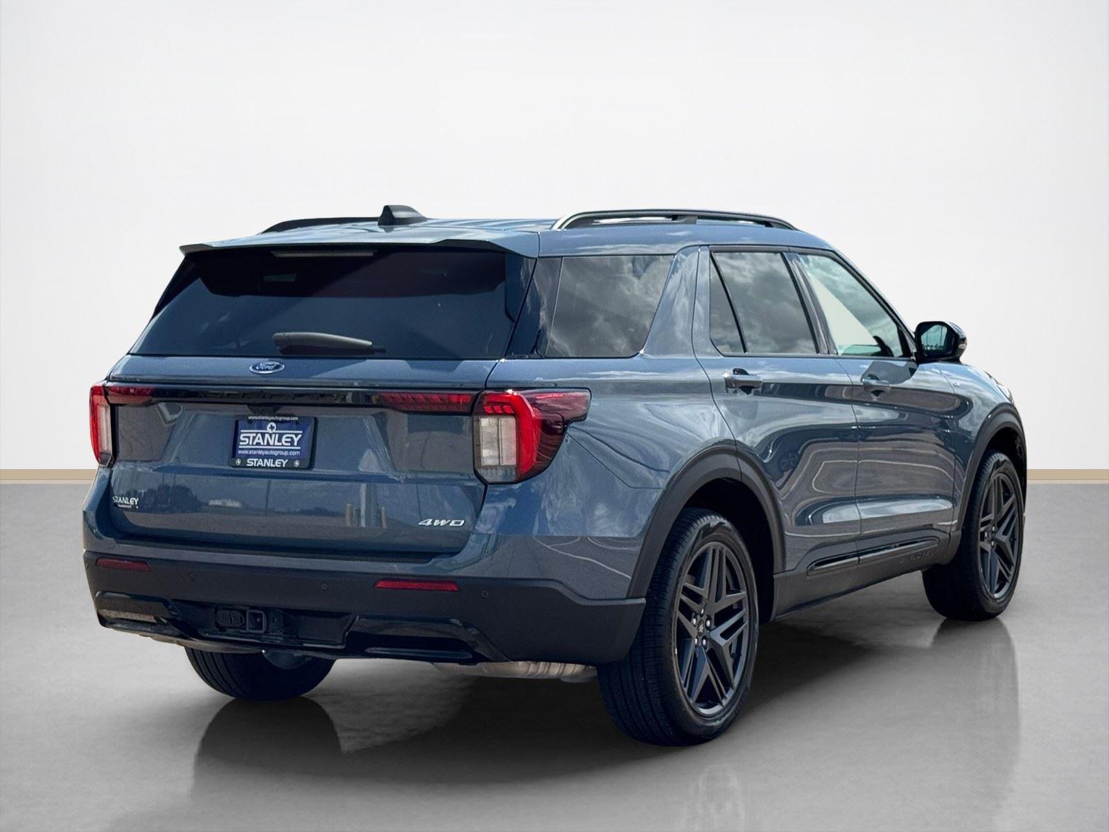 Used 2025 Ford Explorer - photo 10