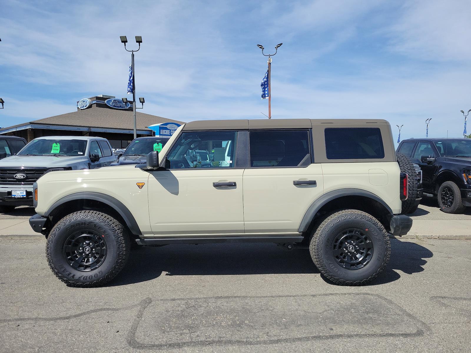 New 2026 Ford Bronco - photo 2