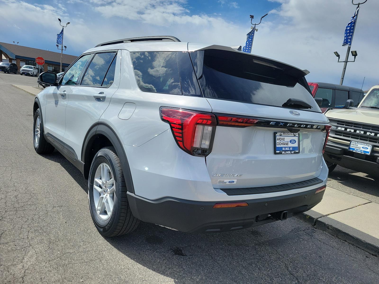 New 2026 Ford Explorer - photo 2