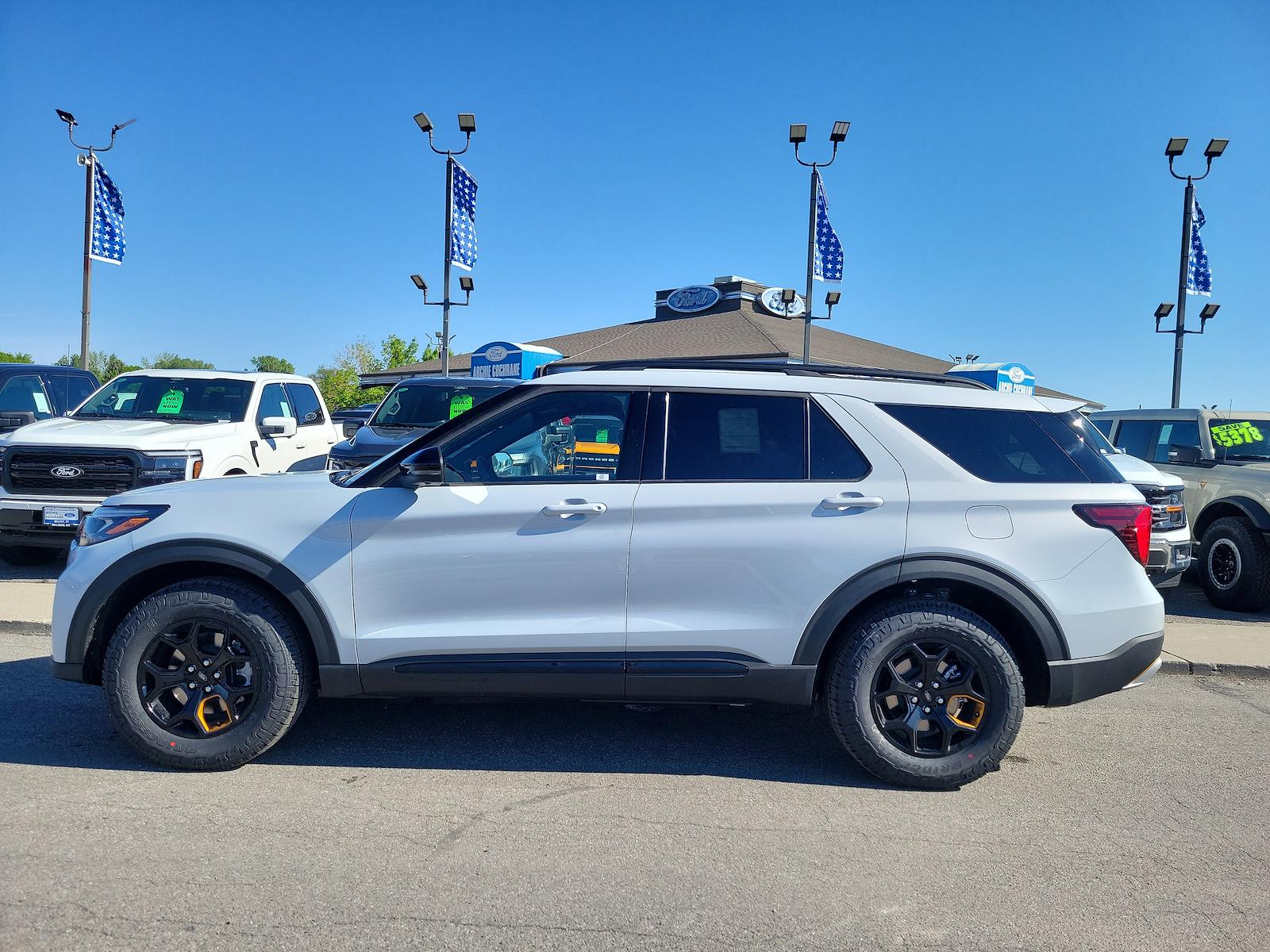 New 2026 Ford Explorer - photo 2
