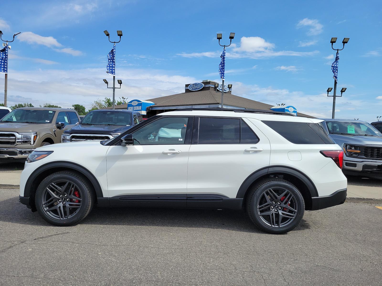 New 2026 Ford Explorer - photo 2