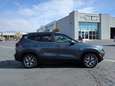 Used 2023 Kia Seltos - photo 1