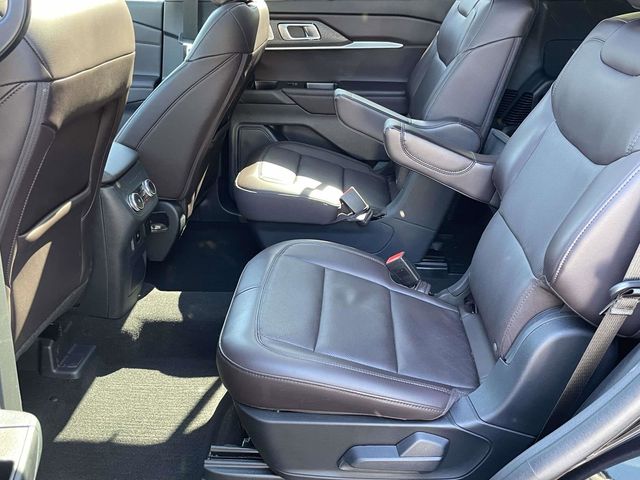 Used 2025 Ford Explorer - photo 7