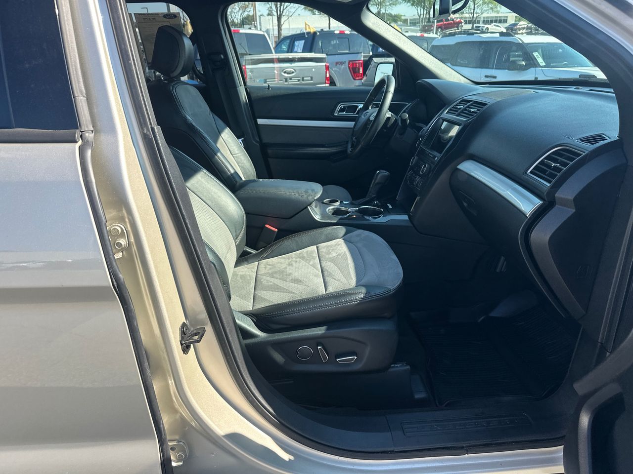 Used 2017 Ford Explorer - photo 15
