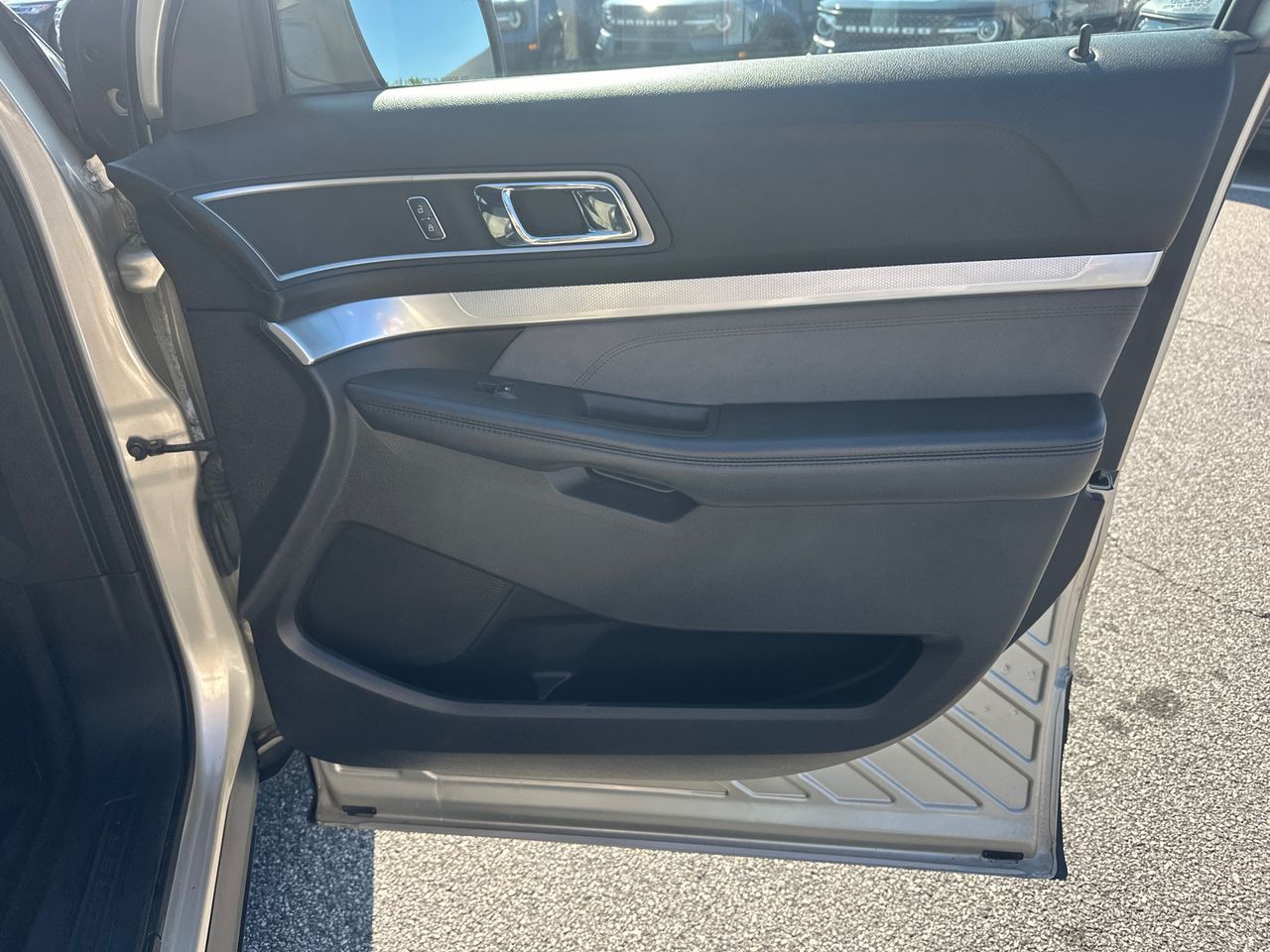 Used 2017 Ford Explorer - photo 16