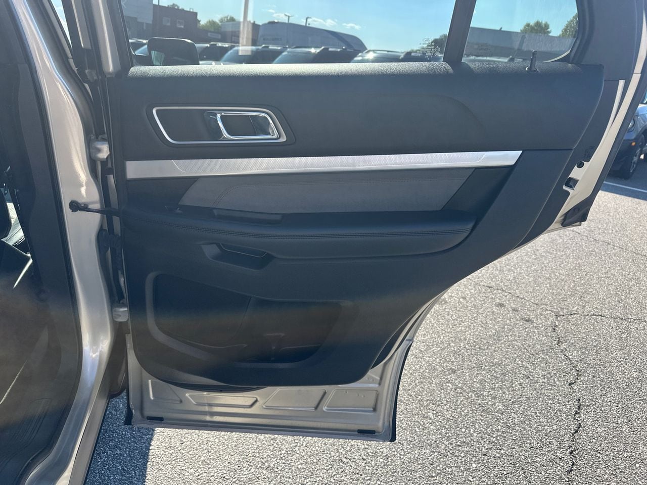 Used 2017 Ford Explorer - photo 18