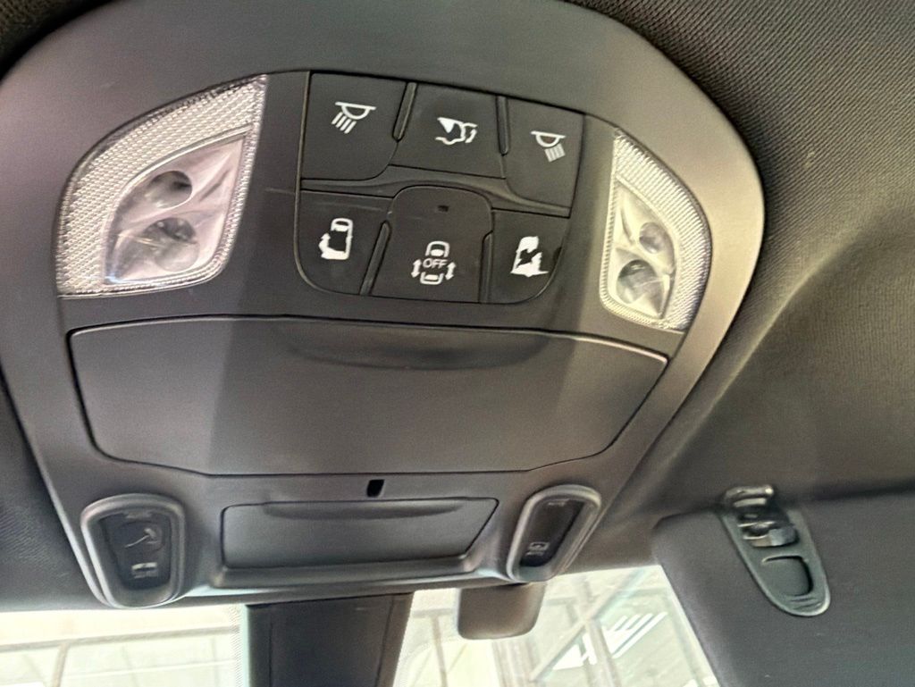 Used 2020 Chrysler Pacifica - photo 24