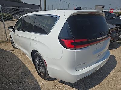 2024 Chrysler Pacifica FWD Minivan for sale #PD4510 - photo 2