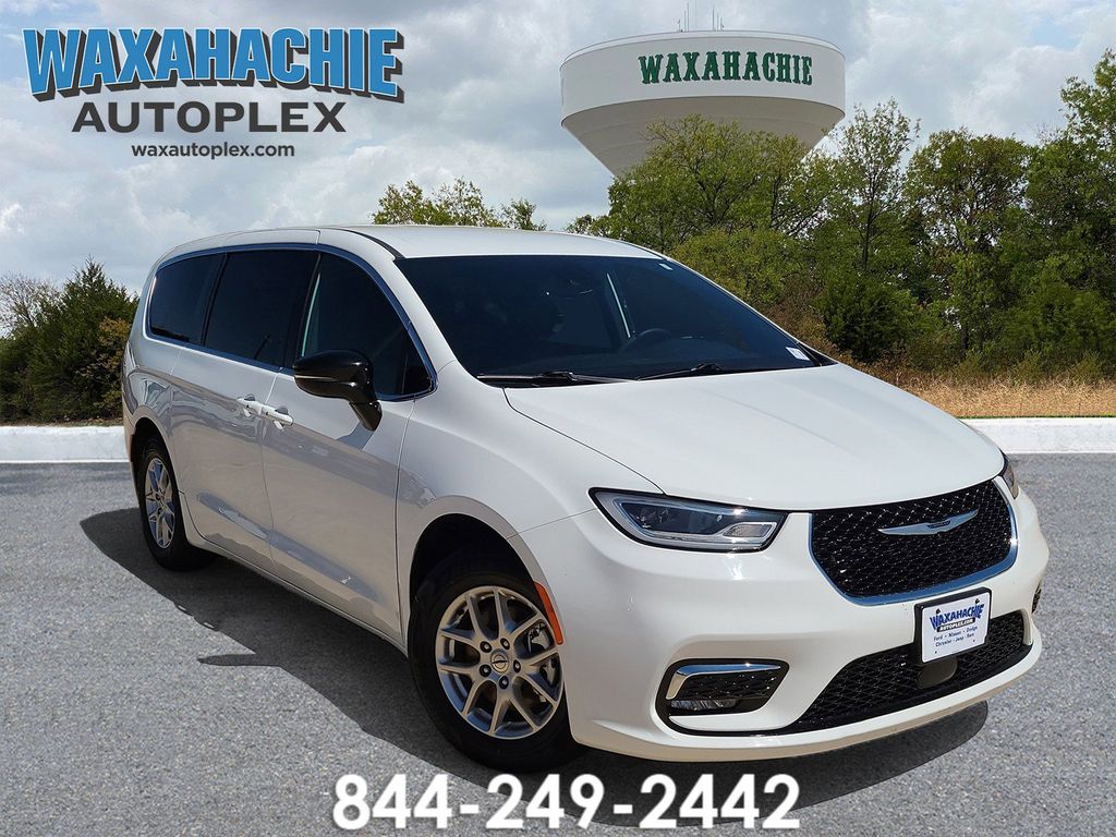 Used 2025 Chrysler Pacifica Select Minivan - photo 1