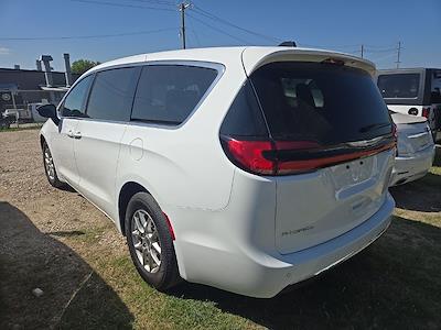 Used 2025 Chrysler Pacifica - photo 1