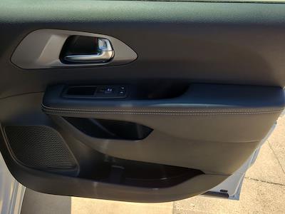 Used 2025 Chrysler Pacifica - photo 1