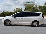 Used 2025 Chrysler Pacifica Select Minivan thumbnail 3