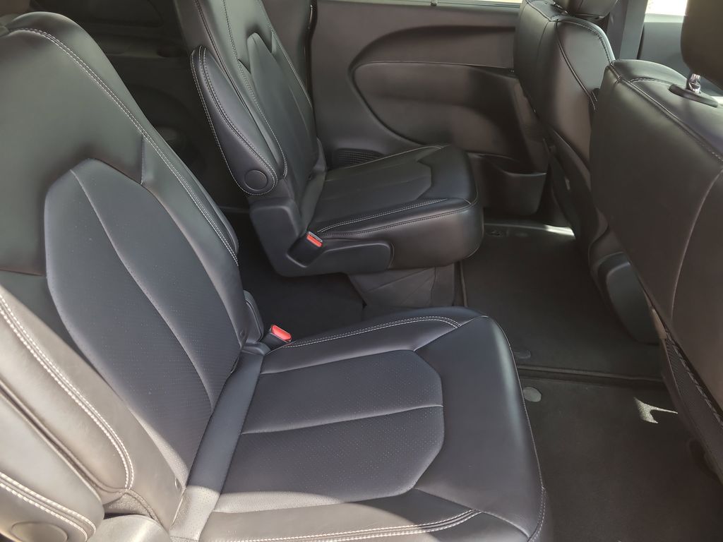 Used 2026 Chrysler Pacifica - photo 14