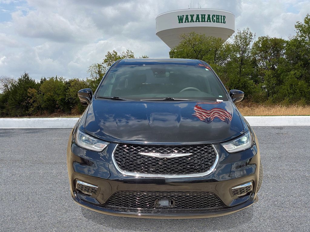 Used 2026 Chrysler Pacifica - photo 2