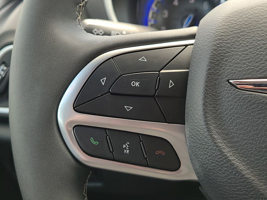 Used 2026 Chrysler Pacifica - photo 32