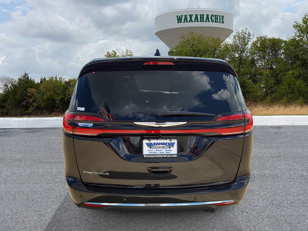 Used 2026 Chrysler Pacifica - photo 6