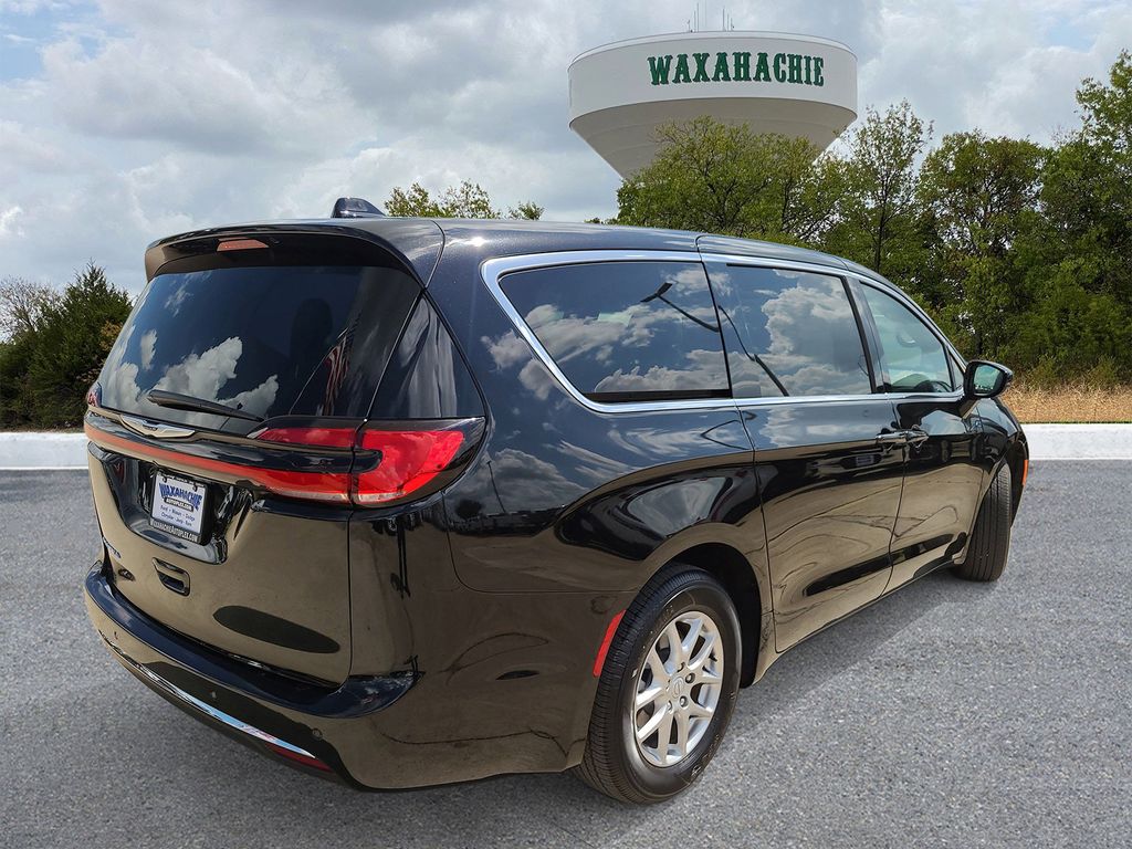 Used 2026 Chrysler Pacifica - photo 7