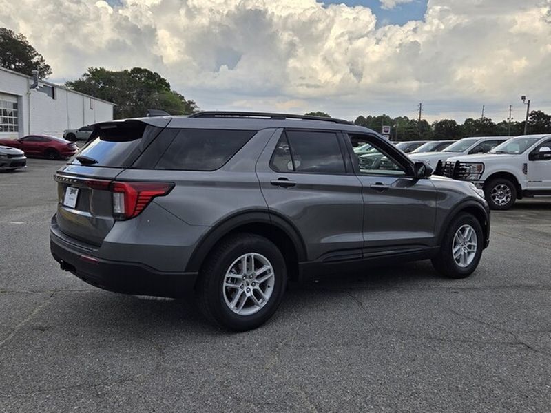 New 2026 Ford Explorer - photo 2