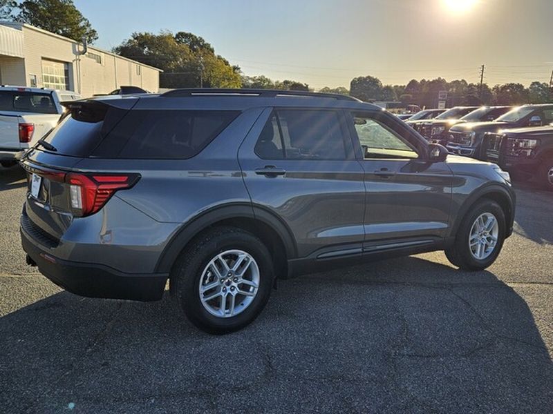 New 2026 Ford Explorer - photo 2