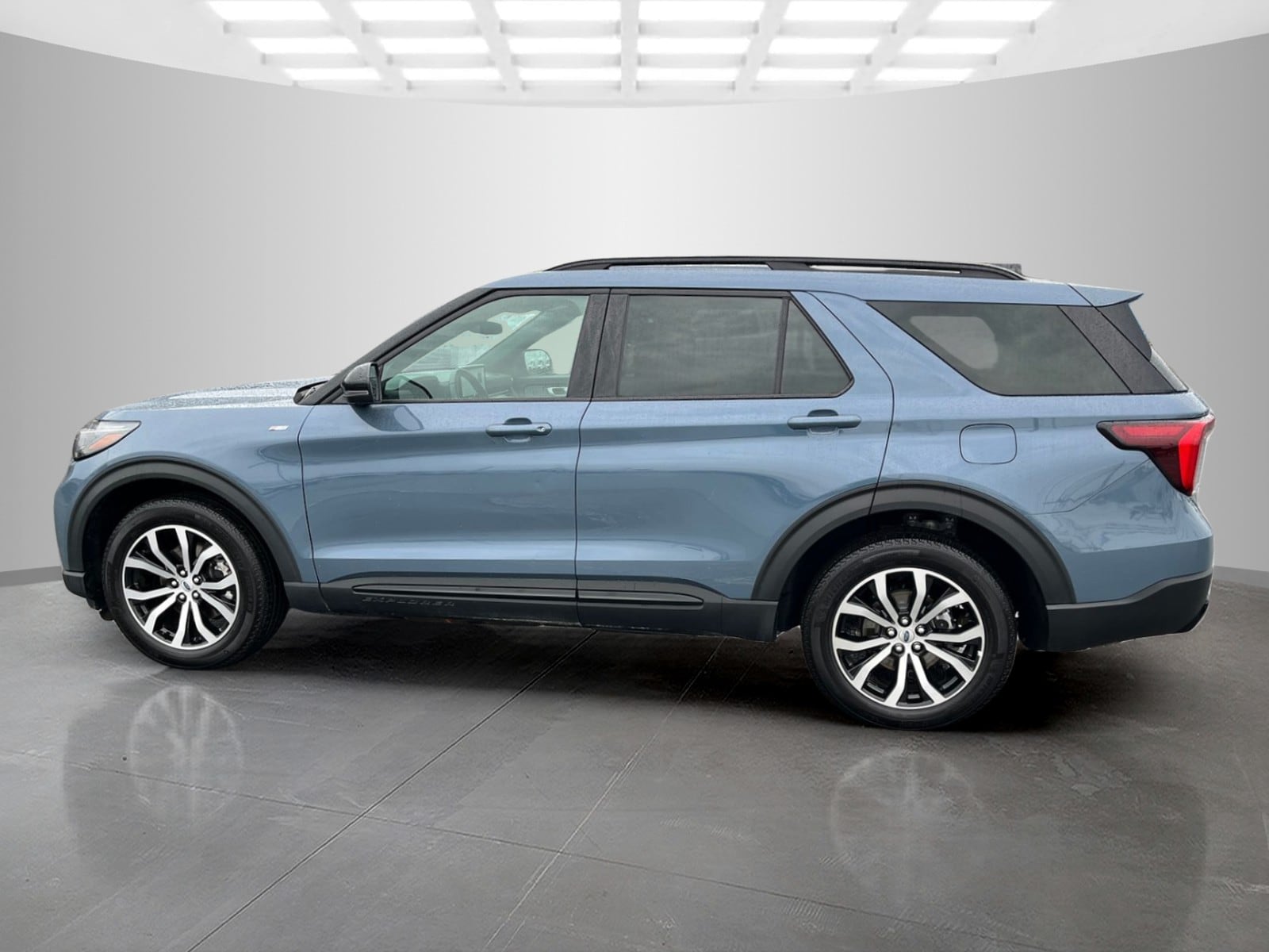 Used 2025 Ford Explorer - photo 9