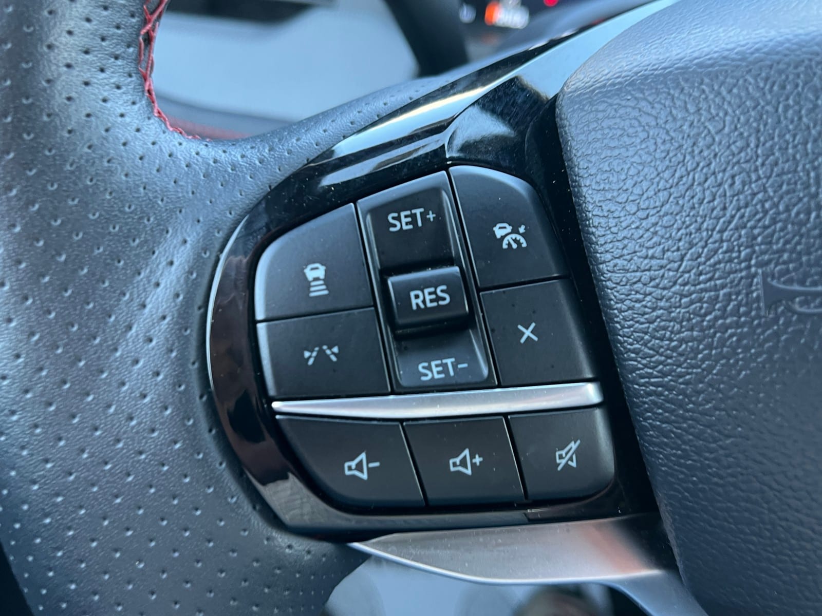 Used 2025 Ford Explorer - photo 16