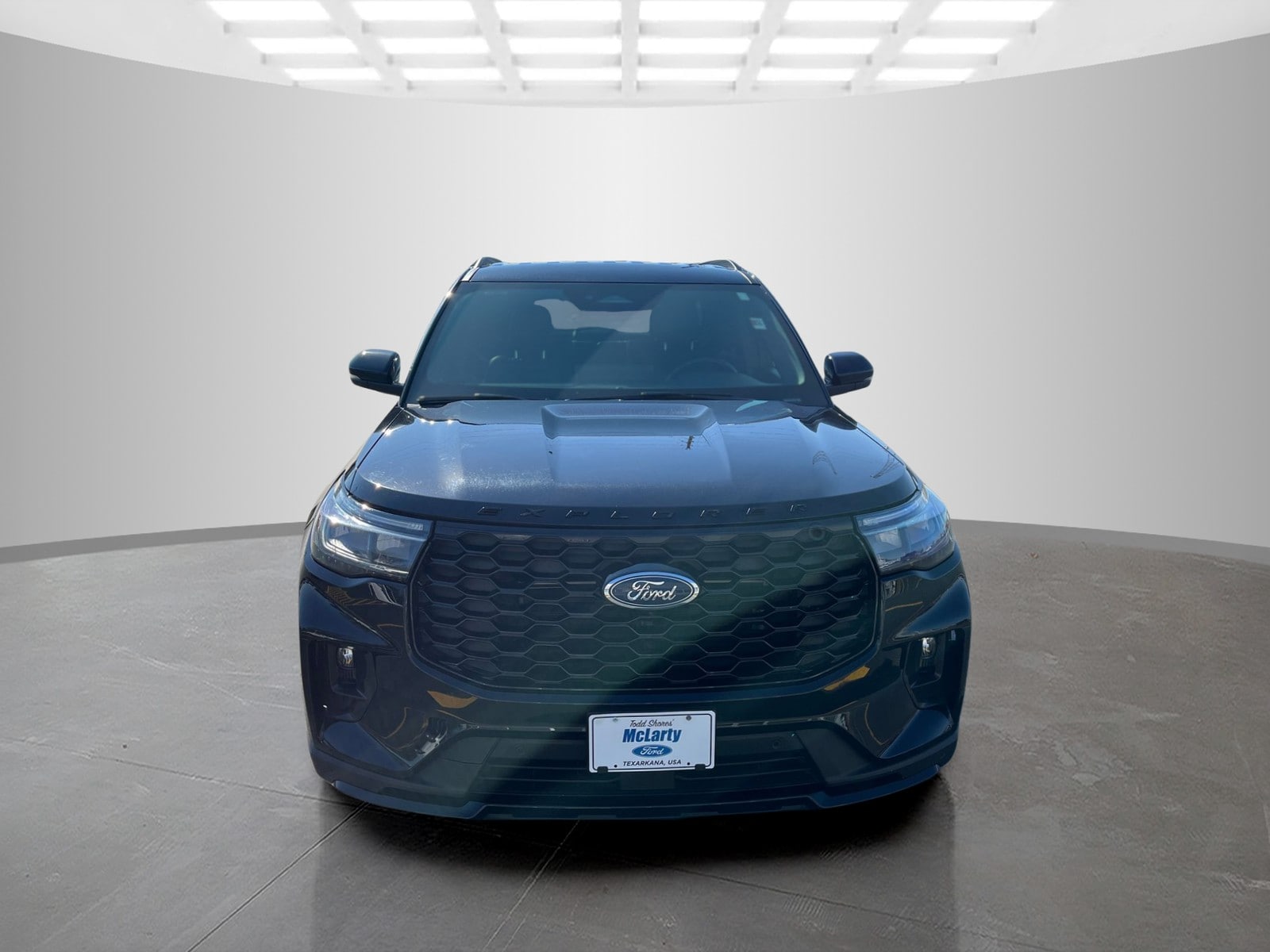 Used 2025 Ford Explorer - photo 2