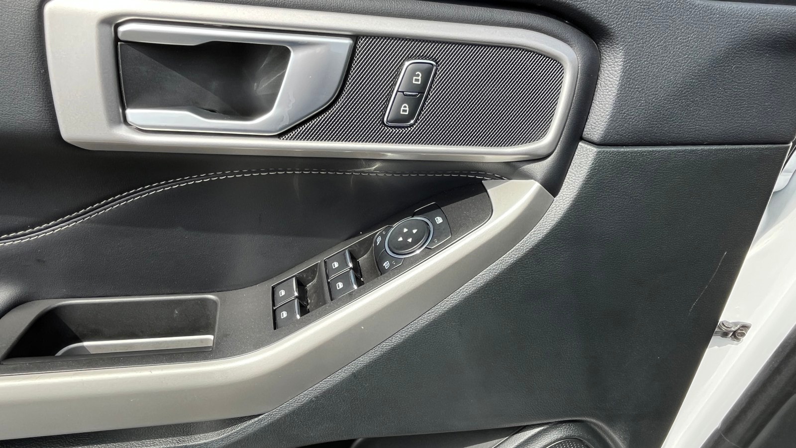 Used 2024 Ford Explorer - photo 13