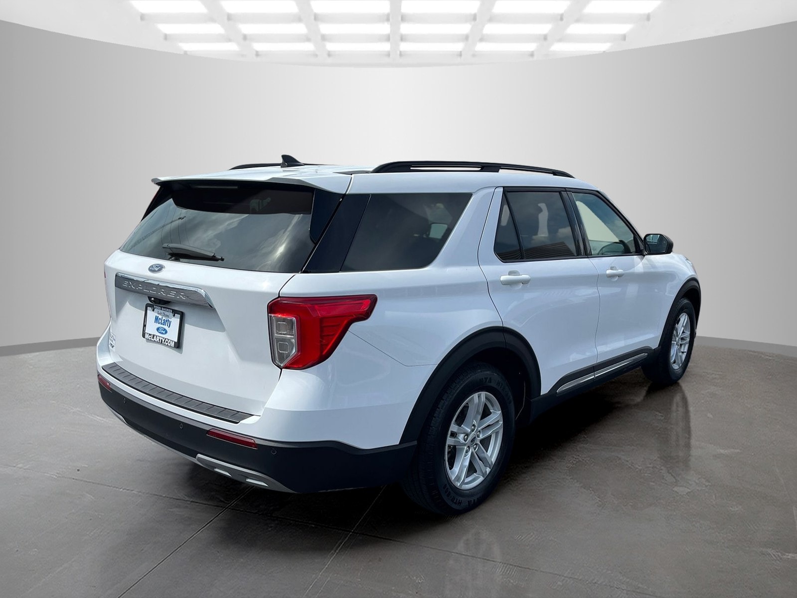 Used 2024 Ford Explorer - photo 2