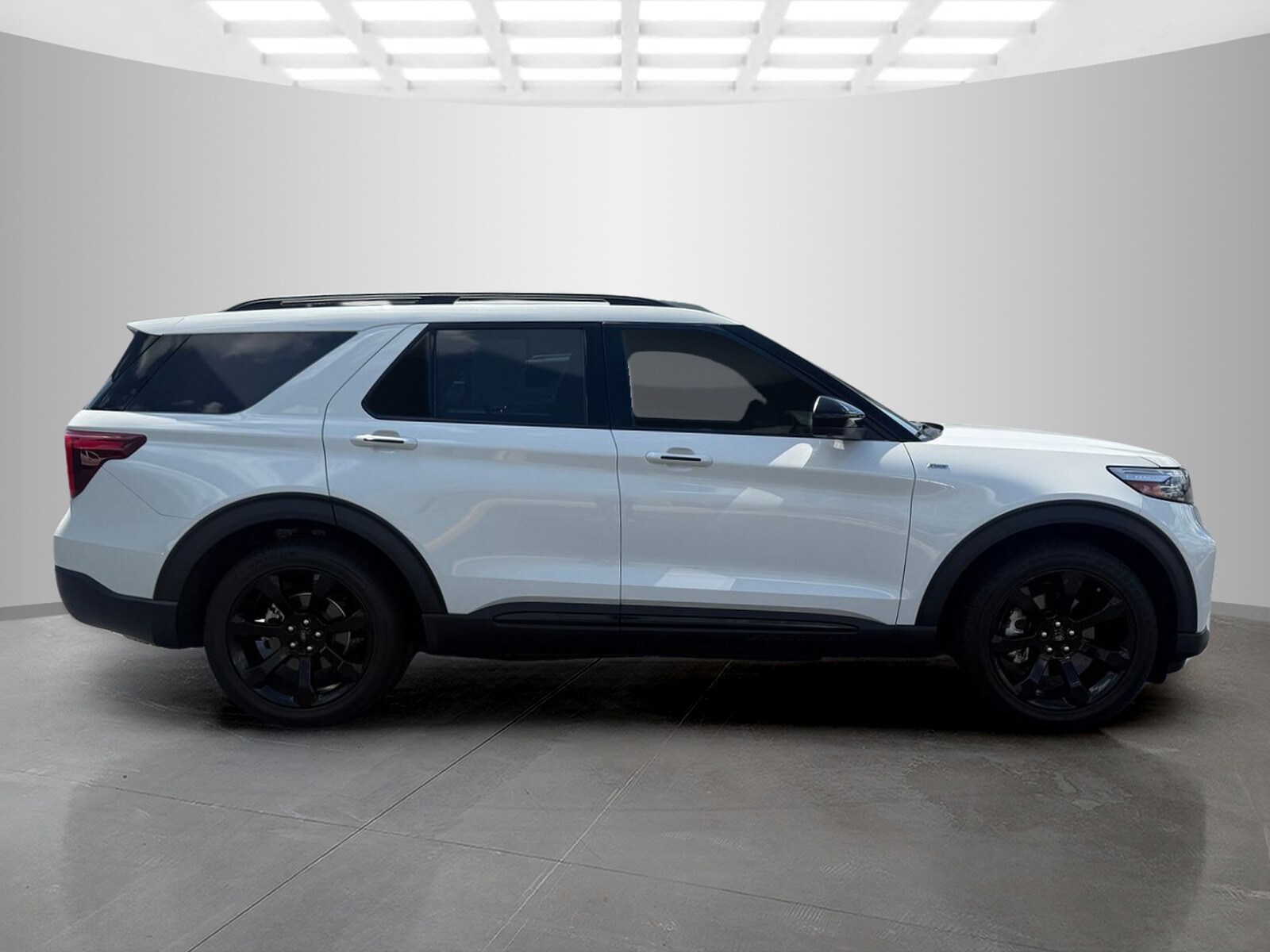 Used 2023 Ford Explorer - photo 2