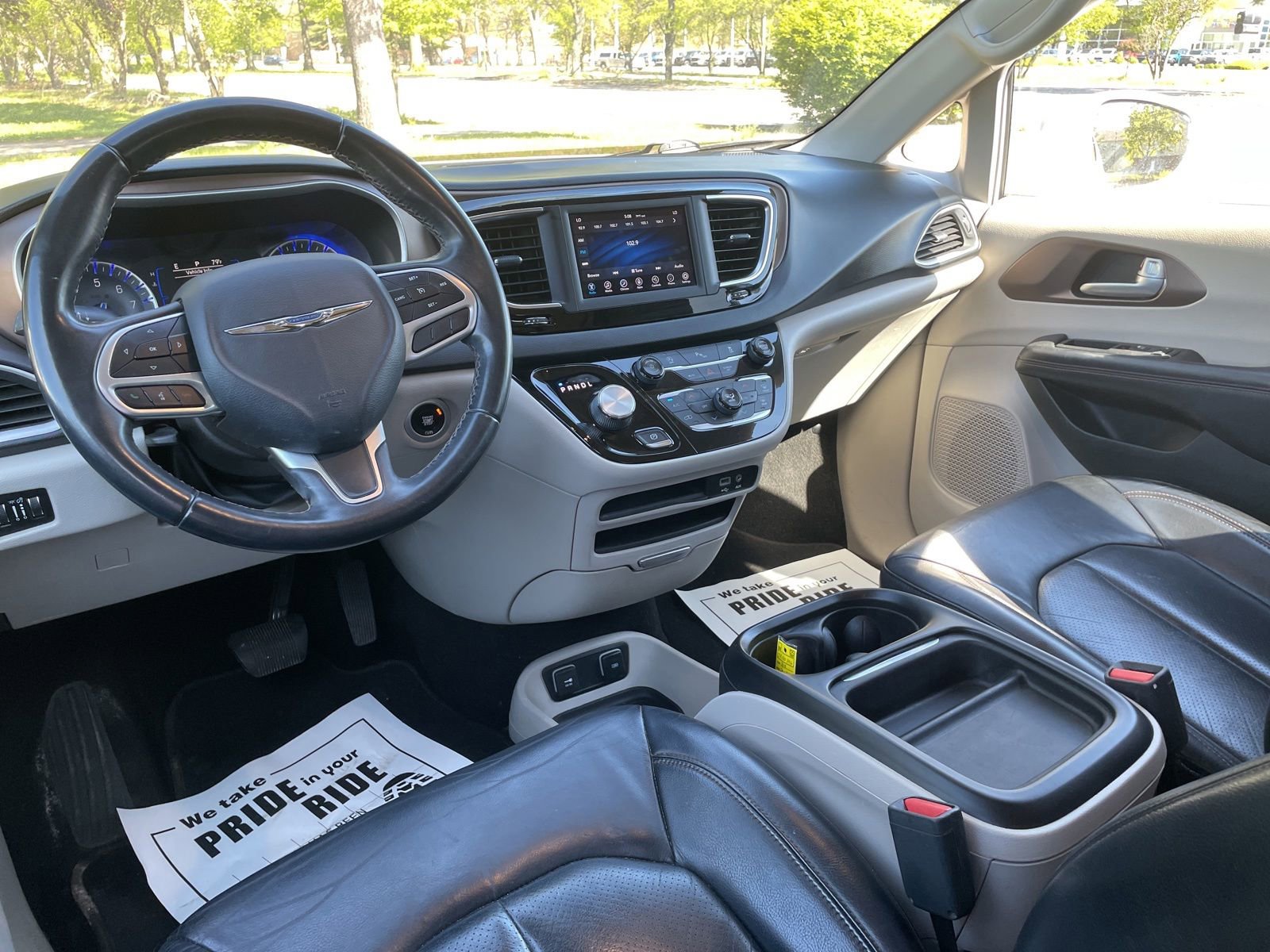 Used 2018 Chrysler Pacifica - photo 2