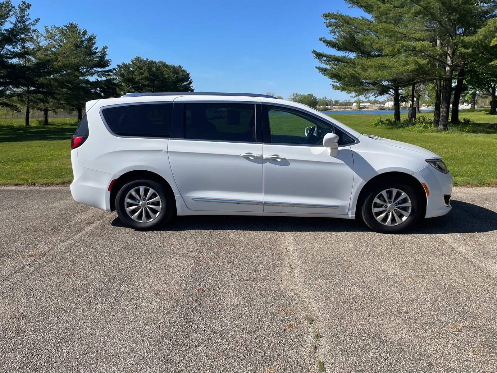 Used 2018 Chrysler Pacifica - photo 11