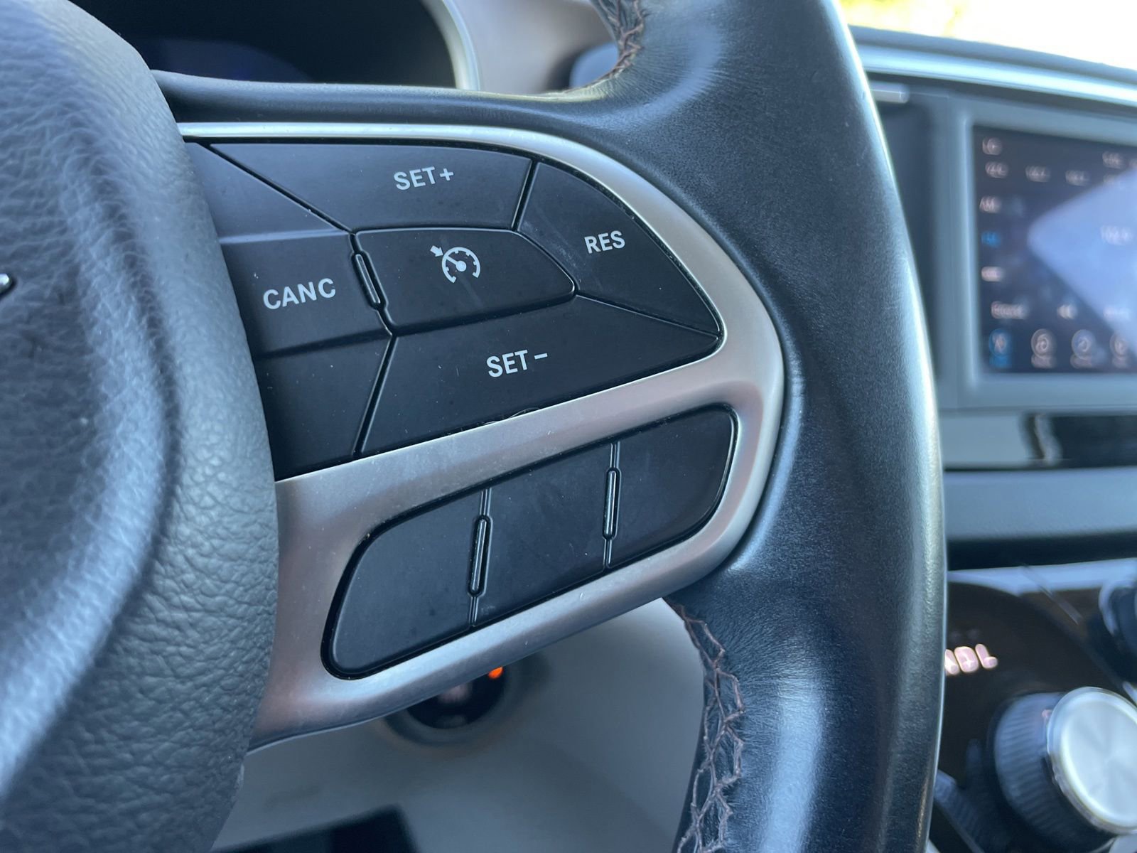 Used 2018 Chrysler Pacifica - photo 12