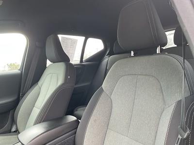 Used 2023 Volvo XC40 - photo 1