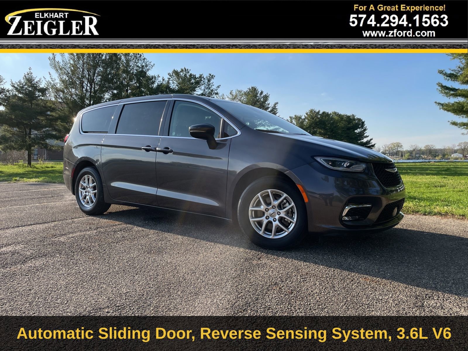 Used 2023 Chrysler Pacifica - photo 1