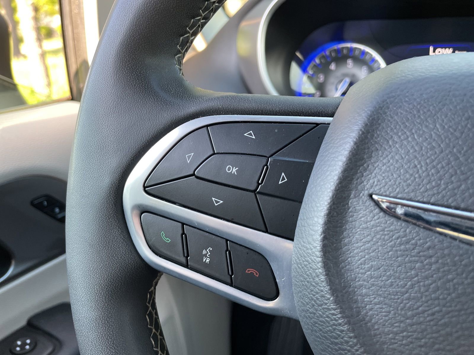 Used 2023 Chrysler Pacifica - photo 13