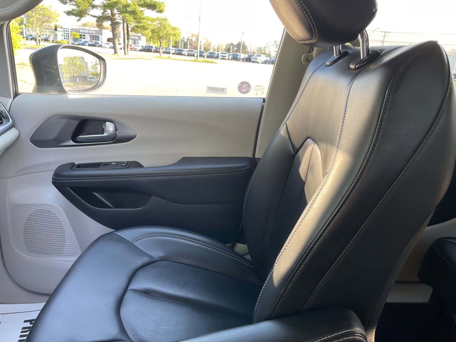 Used 2023 Chrysler Pacifica - photo 17